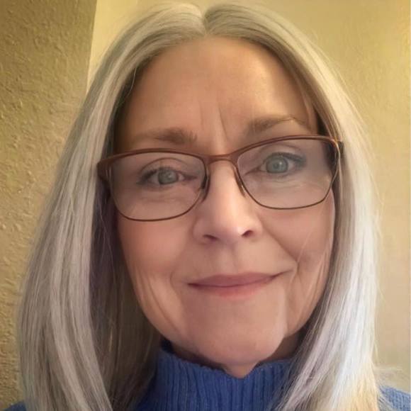 Profile Picture of Diana Ceccardi (@dianaceccardi) on Poshmark