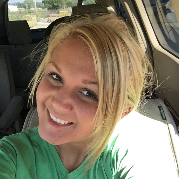 Profile Picture of Dawn Yohnka (@dbreen29) on Poshmark