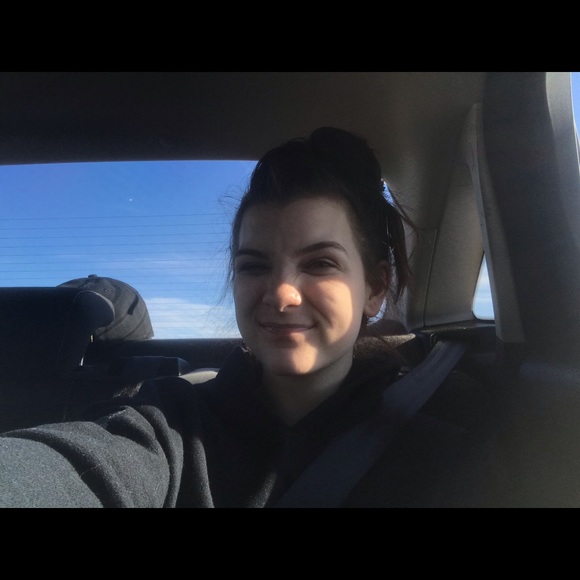 Profile Picture of Tiffaney Terwilleger (@tiffaneyt4) on Poshmark