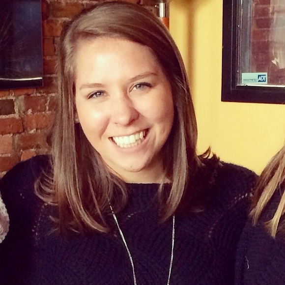 Profile Picture of Sarah Vanderhyde (@smvander) on Poshmark