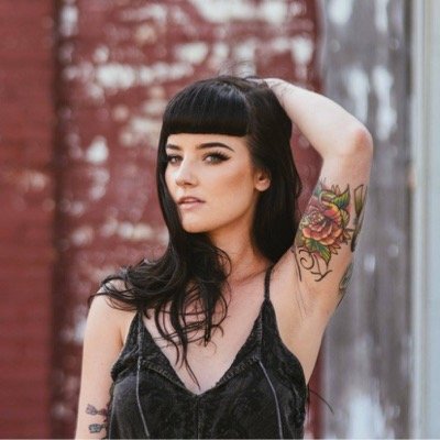 Profile Picture of Elizabeth Claire (@therealLemons9) on Twitter