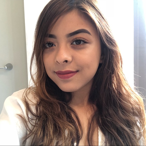 Profile Picture of Stephanie Perfecto (@sperfecto) on Poshmark