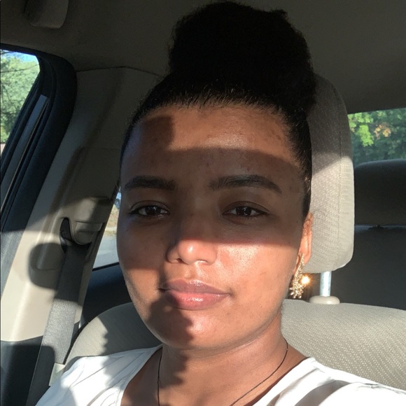 Profile Picture of Meron Kebede (@meronsells) on Poshmark