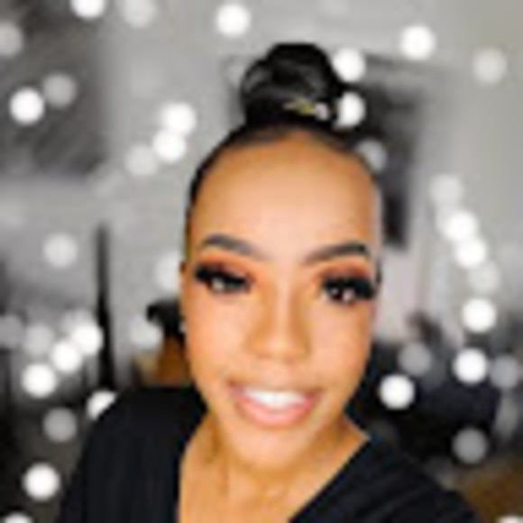 Profile Picture of Erika Foxworth (@erikafoxworth) on Poshmark