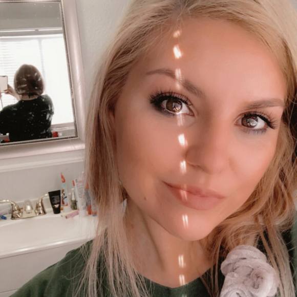 Profile Picture of Destiny Neidecker (@destinynei) on Poshmark