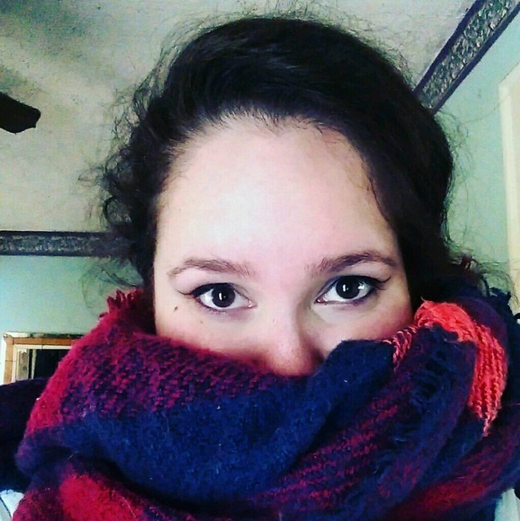 Profile Picture of Rebecca Schwagerl (@someting2smile4) on Poshmark