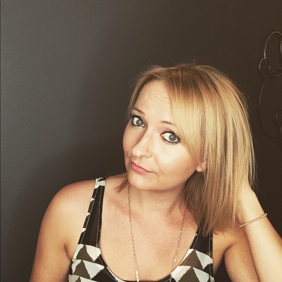 Profile Picture of Rose Owsiany (@roseannette) on Poshmark