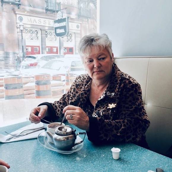 Profile Picture of Claudia Oakes (@claudia_oakes) on Poshmark