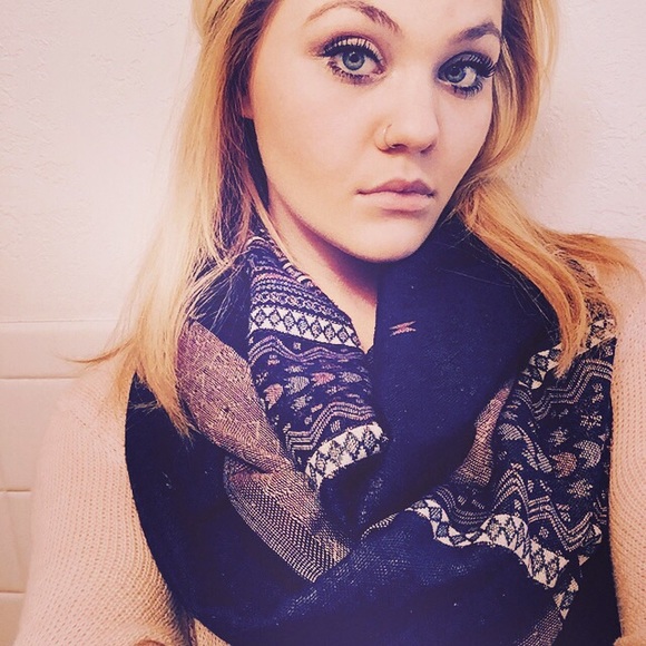 Gabby Mitchell - Poshmark Profile Picture of Gabby Mitchell (@gabbymitchell) on Poshmark