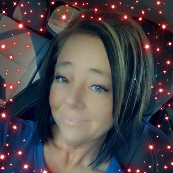 Profile Picture of Lisa Boss kiefer (@lkiefergj) on Poshmark