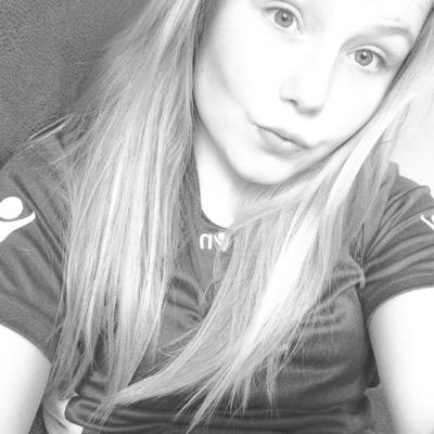 Profile Picture of Apple (@@waterman_april) on Twitter