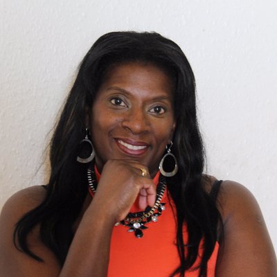 Profile Picture of Liz J Springer (@LizjSpringer) on Twitter