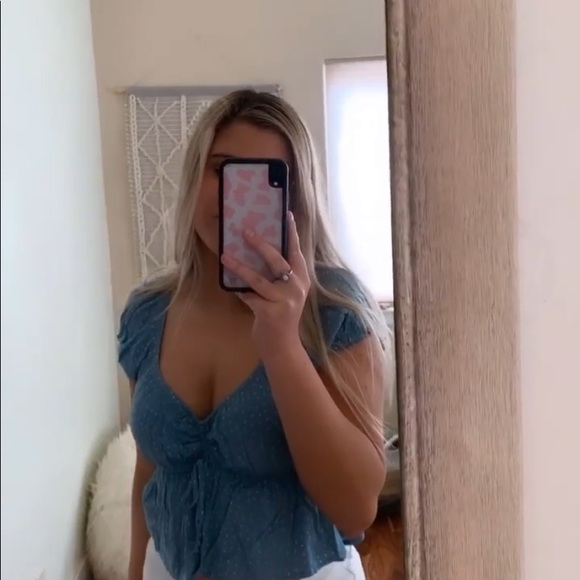 Profile Picture of Lindsey Linker (@lindsey_linker) on Poshmark