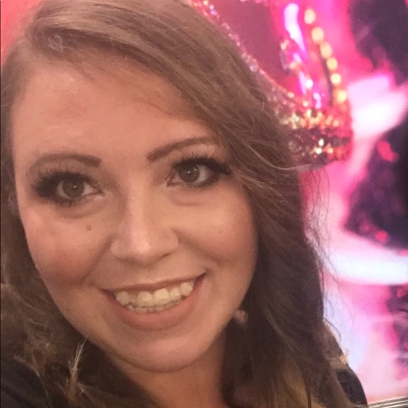 Sandra Bilodeau - Poshmark Profile Picture of Sandra Bilodeau (@sanyby) on Poshmark