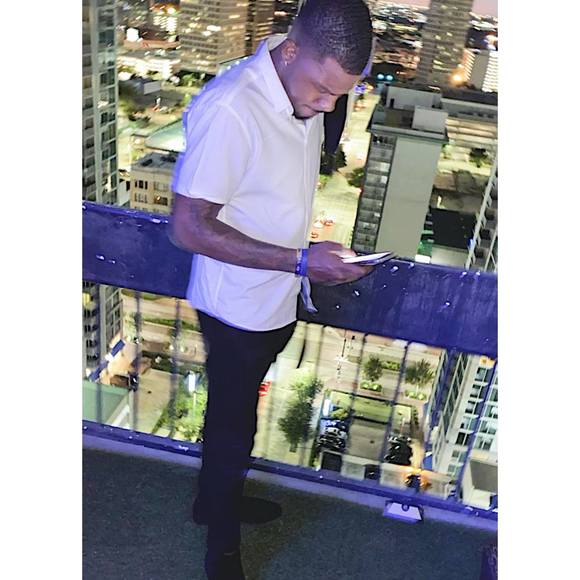 Profile Picture of Greg Henry (@gch205) on Poshmark