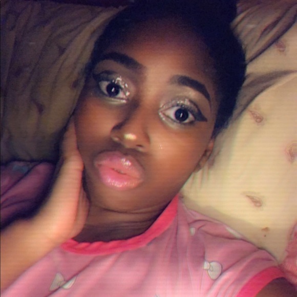 Profile Picture of Teika Lampart (@sweetxheeks) on Poshmark