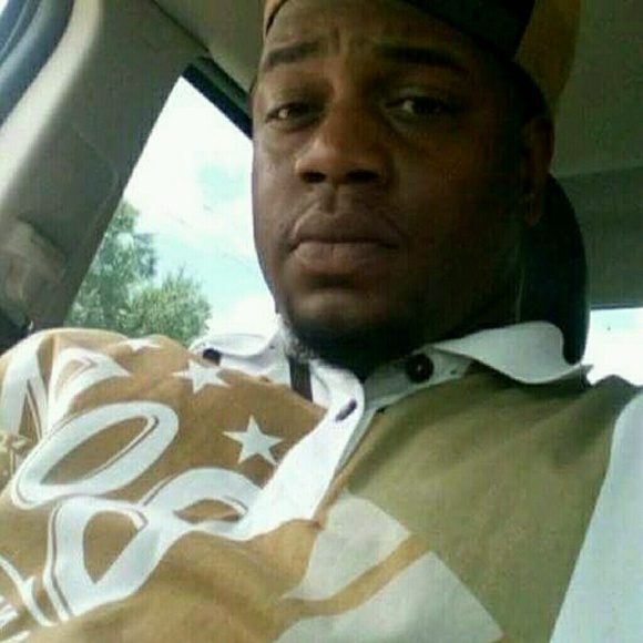 Profile Picture of Aaron Battle (@an1mal7) on Poshmark