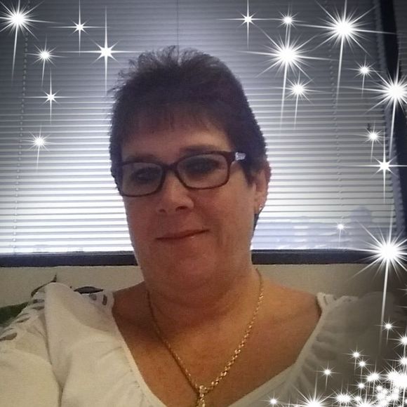 Profile Picture of Lisa Lowe (@lisa_lowe) on Poshmark