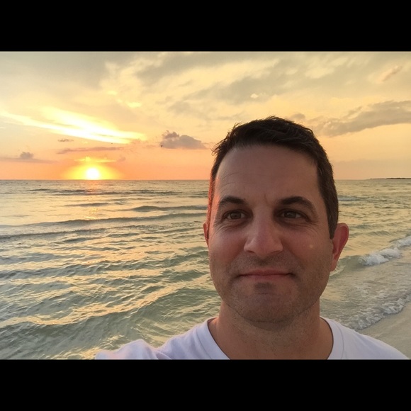 Profile Picture of Brent Meyer (@bmeyer210) on Poshmark