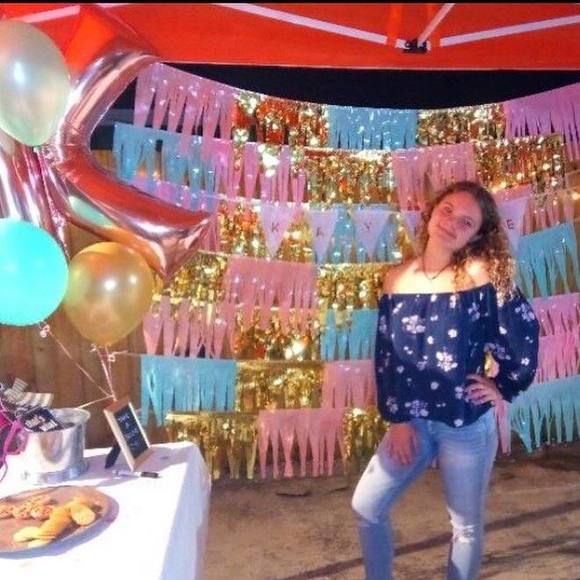 Profile Picture of Kaylee Carrell (@kayleeisawesome) on Poshmark