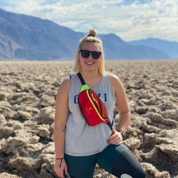 Lindsey Sletner - Poshmark Profile Picture of Lindsey Sletner (@lindseysletner) on Poshmark