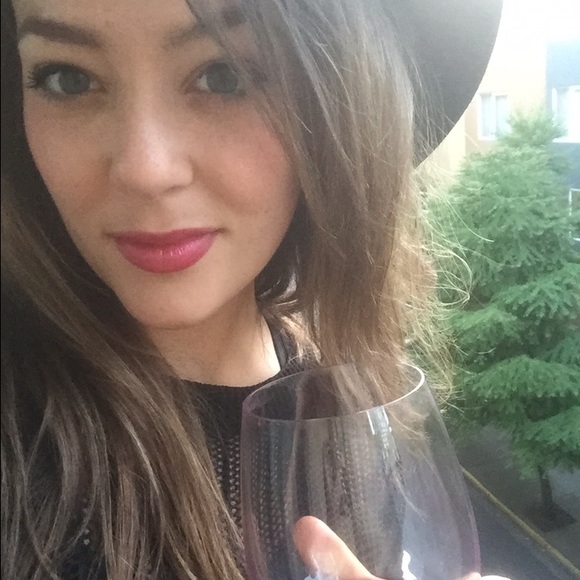 Profile Picture of Megan Quackenbush (@meganq4238) on Poshmark