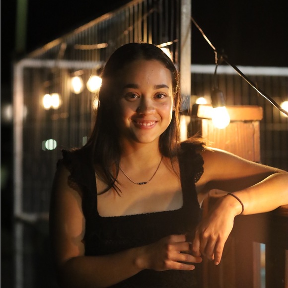 Profile Picture of Samantha Wildschut (@sampwildschut) on Poshmark