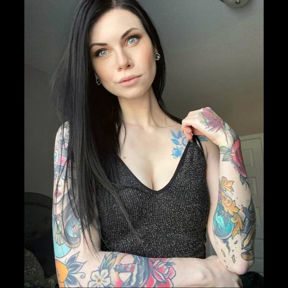 Profile Picture of Andréanne Lafleur (@dey648) on Poshmark