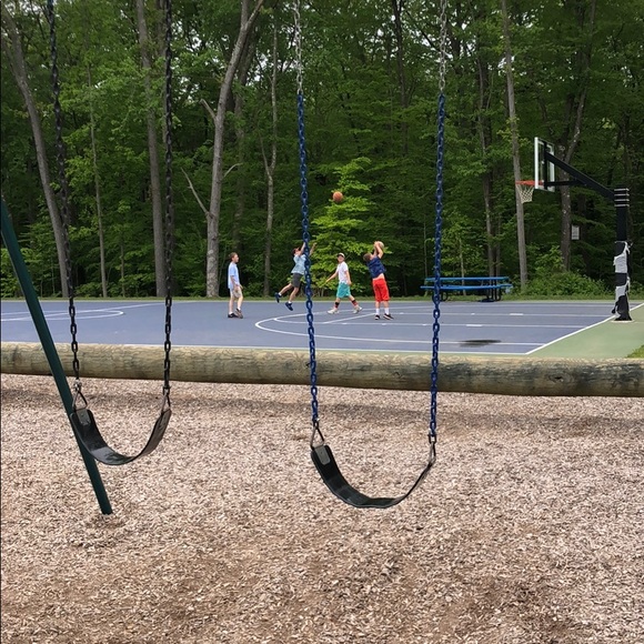 Profile Picture of Caitlin Hurtgen (@chirtgen) on Poshmark