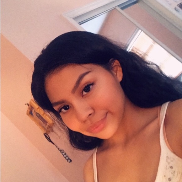 Profile Picture of Lucia Olivares (@luciakolivares) on Poshmark