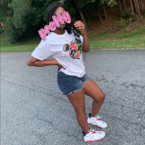 Profile Picture of Reondia Cutchember (@r_eondiaaa) on Poshmark