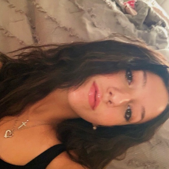 Profile Picture of Ashley Mainardi (@gia1430) on Poshmark