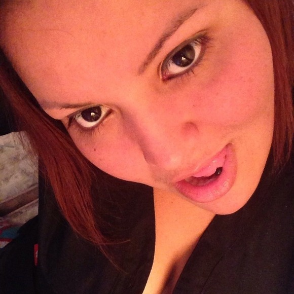 Profile Picture of Isabelle Gomez (@isabelle69) on Poshmark