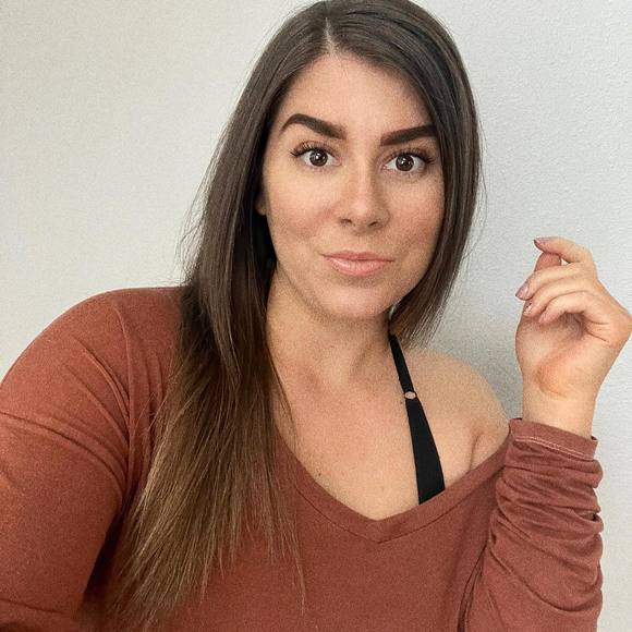 Profile Picture of Molli Osterhout (@molli_osterhout) on Poshmark