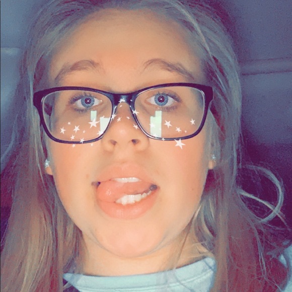 Profile Picture of Mackenzie Bayerl (@mbayerl4) on Poshmark