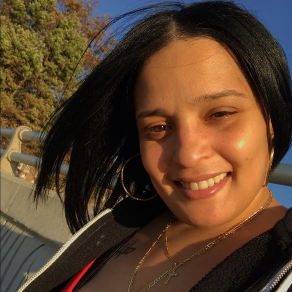 Profile Picture of Dolphy mariel Duarte paulino (@dolphymariel20) on Poshmark