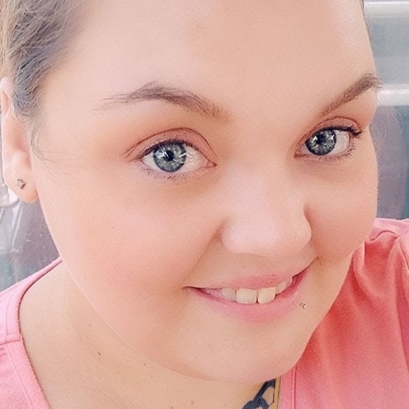 Profile Picture of Leanne Hussing (@hussingleanne) on Poshmark