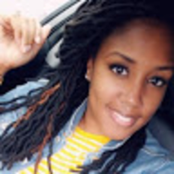 Profile Picture of Portia Thompson (@pmichelle9182) on Poshmark