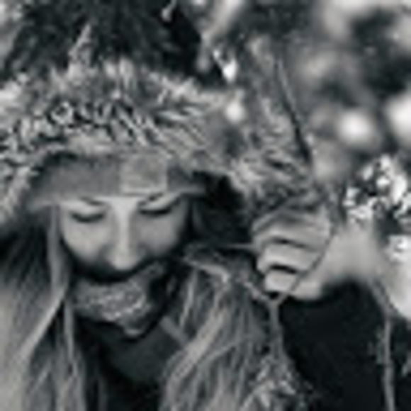 Profile Picture of Hannah Detloff (@hjoydetloff) on Poshmark