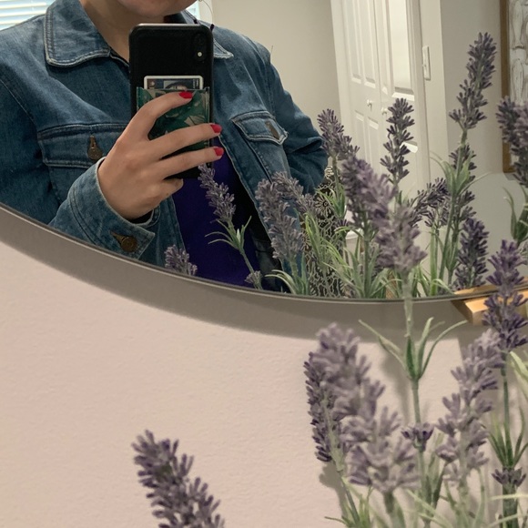 Profile Picture of Emma Flinchbaugh (@emmacf850) on Poshmark