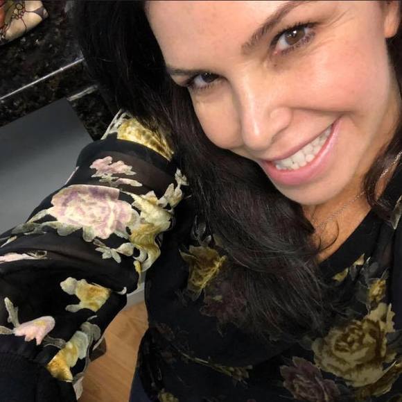 Profile Picture of Cathy Thompson (@cathytord) on Poshmark