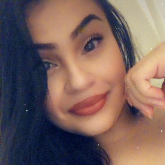 Profile Picture of Vanessa Verdugo (@nessavee05) on Poshmark