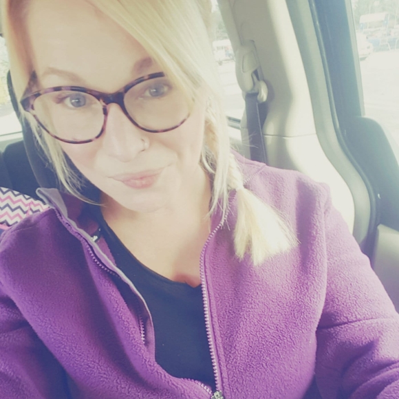 Profile Picture of Danielle Berube (@danielle5568) on Poshmark