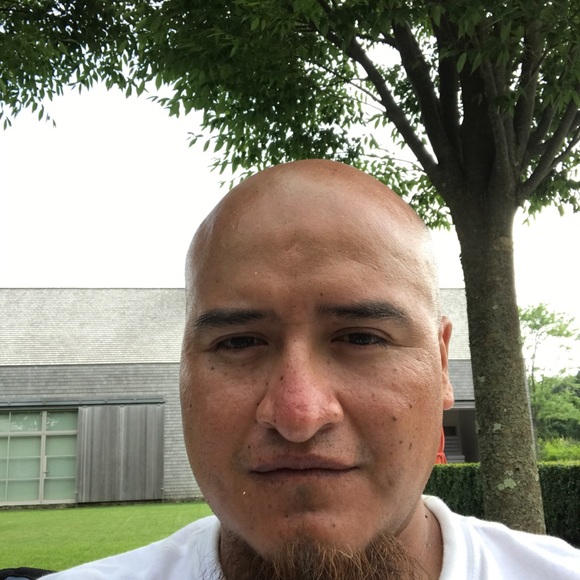 Profile Picture of Julio Perez (@julioprz) on Poshmark