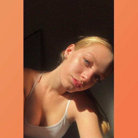 Lalauren Gurry - Poshmark Profile Picture of Lalauren Gurry (@laureng643) on Poshmark