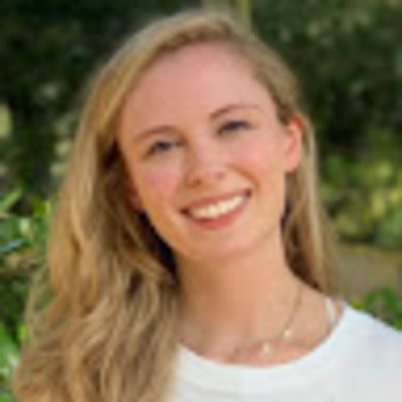 Profile Picture of Abby Loesch (@abbygl44) on Poshmark