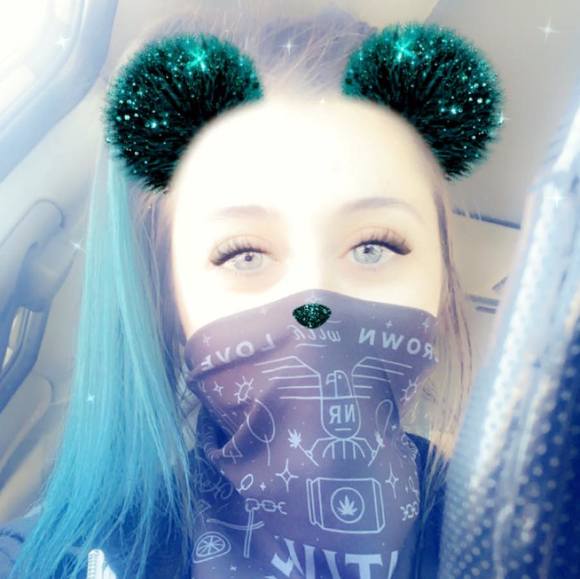 Profile Picture of Melissa Alness (@lissyalness13) on Poshmark