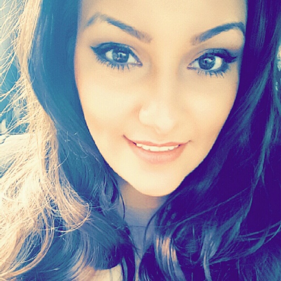 Profile Picture of Viktoria Mercado (@vikochka88) on Poshmark