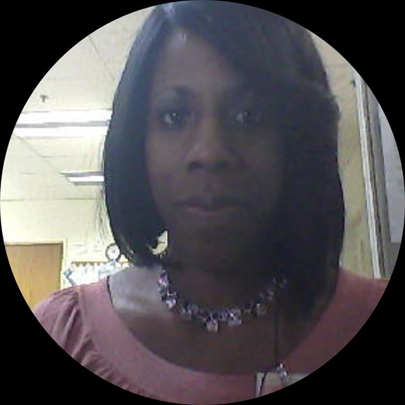 Profile Picture of Julianna Okike (@okikejulianna) on Poshmark