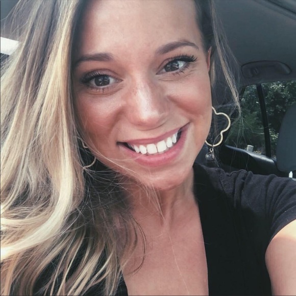 Profile Picture of Lindley Worrock (@lindley_w) on Poshmark
